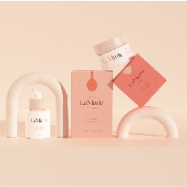 dán poster quảng cáo mỹ phẩm