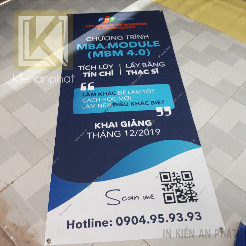 in standee bằng chất liệu gì