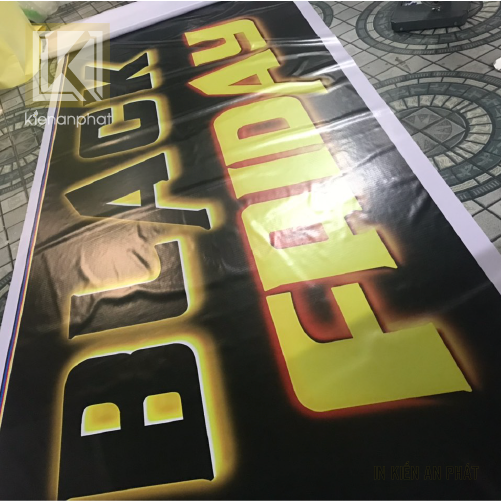 In băng rôn sự kiện Black Friday tại Kiến An Phát