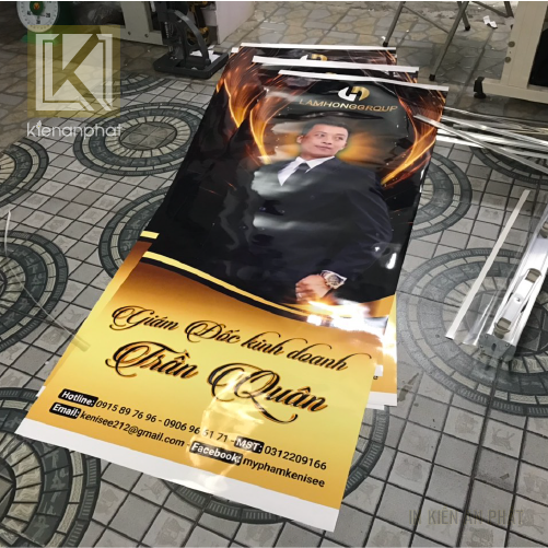 Tìm hiểu về standee sự kiện và lợi ích khi sử dụng