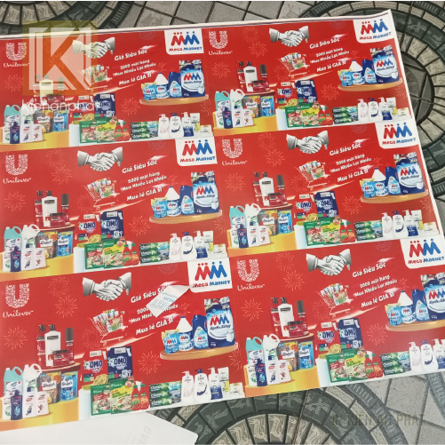 In decal cán màng bóng và cán mờ