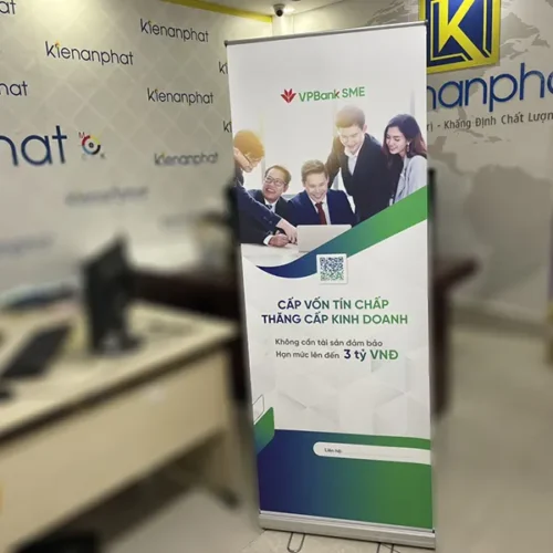 Tạo ấn tượng với standee quảng cáo tại cửa hàng bán lẻ