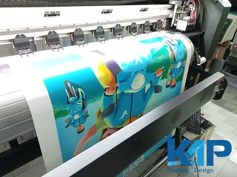 So sánh standee chữ x và banner cuốn
